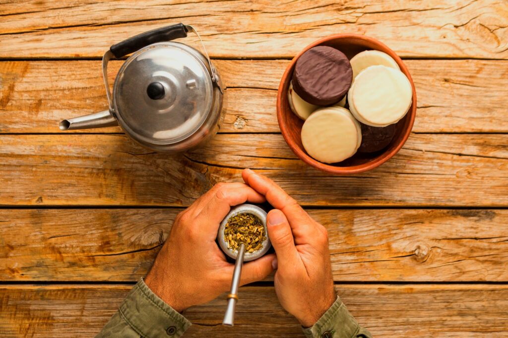 Mate con alfajores argentinos