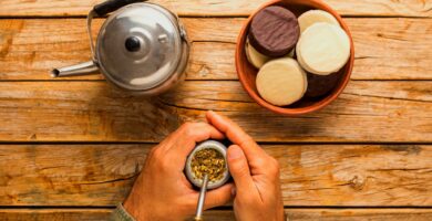 Mate con alfajores argentinos