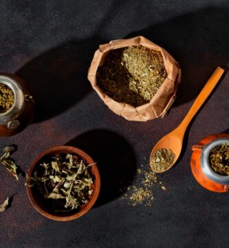 mate y diferentes utensillos